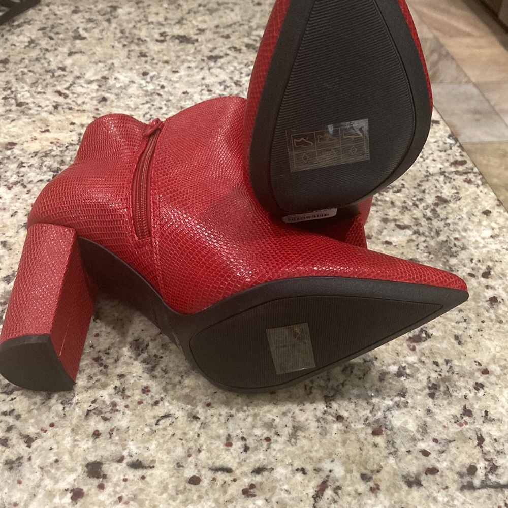 Bamboo Red Lizzard zip up ankle booties 8.5 new in box - Picture 4 of 5